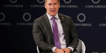 البيت الأبيض: سنشن ضربات “لا هوادة فيها” لوقف هجمات اليمنيين على السفن والضربات الأميركية قتلت “العديد” من قادة جماعة “أنصار الله” ونحذر إيران بوجوب التوقف عن دعمهم وهجماتهم على السفن في البحر الأحمر