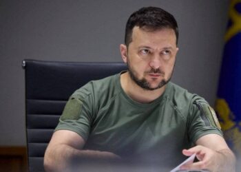 زيلينسكي يزور منطقة دونيتسك.. و«حرب المسيّرات» تتواصل