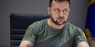 زيلينسكي يزور منطقة دونيتسك.. و«حرب المسيّرات» تتواصل