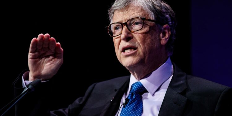 بيل جيتس: لن تكون هناك حاجة للبشر في معظم المجالات خلال العقد القادم