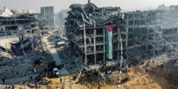 البيت الأبيض يعلن معارضته الخطة العربية لإعادة إعمار غزة ويتمسك بمقترح ترامب لإعمار القطاع دون أي وجود لـ”حماس”