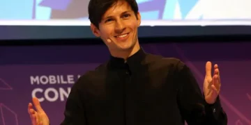 باريس تأذن بمغادرة مؤسس “تلغرام”