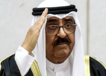 الكويت تجرد 42 ألف مواطن من جنسيتهم !!!