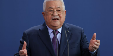 الرئيس الفلسطيني يعيّن قائدين جديدين للأمن والدفاع المدني