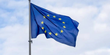 المفوضية الأوروبية: نأسف للرسوم الأمريكية وسنحمي مصالحنا الاقتصادية