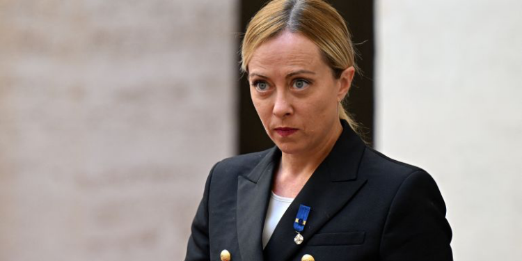 ميلوني في مأزق سياسي بعد حكم المحكمة العليا بتعويض المهاجرين