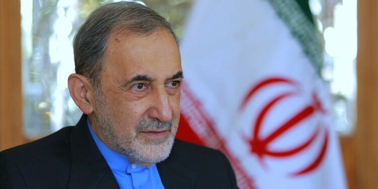 مستشار خامنئي يوجه تحذيرا صارمًا إلى تركيا: إيران لن تصمت أمام المبالغات ويجب عليكم الالتزام بآداب الدبلوماسية