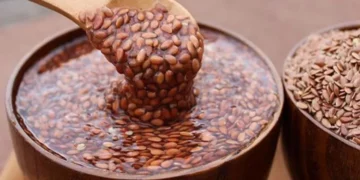 جل بذور الكتان: الحل الطبيعي لترطيب وتغذية الشعر بعمق