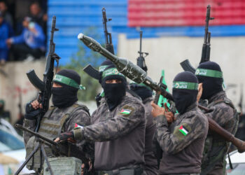 قيادي بحركة “حماس”: مستعدون لإطلاق كافة الرهائن الإسرائيليين مقابل وقف النار والانسحاب الإسرائيلي من غزة