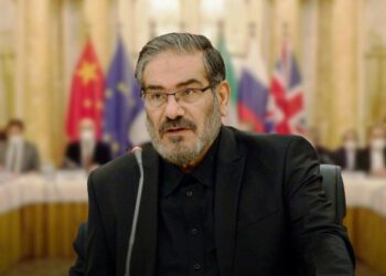 مستشار لخامنئي يحذر من “طرد” المفتشين الدوليين في حال تواصل التهديدات بحق إيران عشية المحادثات مع واشنطن