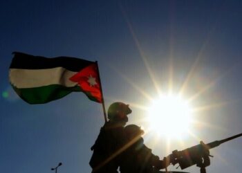 الأمن الأردني يعلن القبض على 16 شخصا على خلفية مخططات “تهدف للمساس بالأمن الوطني” شملت تصنيع صواريخ ومسيّرات وحيازة مواد متفجرة وأسلحة نارية