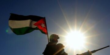 الأمن الأردني يعلن القبض على 16 شخصا على خلفية مخططات “تهدف للمساس بالأمن الوطني” شملت تصنيع صواريخ ومسيّرات وحيازة مواد متفجرة وأسلحة نارية