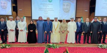 تقديرا لـمسيرة استثنائية ..منظمة الألكسو تمنح حاكم الشارقة وسام الإستحقاق الثقافي العربي