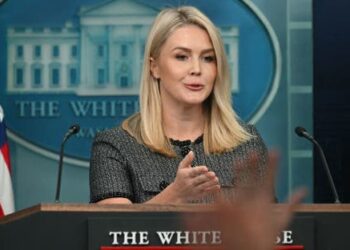 البيت الأبيض يؤكد أن المحادثات مع إيران ستكون “مباشرة