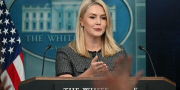 البيت الأبيض يؤكد أن المحادثات مع إيران ستكون “مباشرة