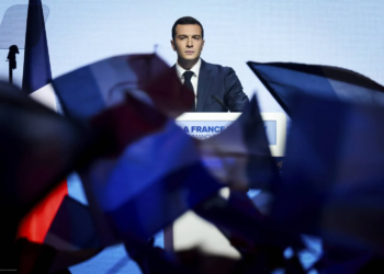 رئيس حزب التجمع الوطني يدعو الفرنسيين للتظاهر ضد منع لوبان من خوض الانتخابات