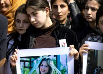 سوريا: يجب التحقيق في المجازر المرتكبة في الساحل السوري بحق المدنيين العلويين باعتبارها جرائم حرب