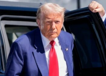 ترامب: لن أسمح لإيران بامتلاك أسلحة نووية والمشكلة سهلة وسنحلها .. وطهران تعرضت للإفلاس بسبب سياسة الضغط