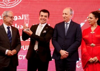 المؤسسة الدبلوماسية بالمغرب تمنح مدير عام الإيسيسكو الجائزة الدولية للدبلوماسية الشعبية