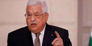عباس يهاجم قادة حماس وينعتهم بألفاظ “نابية” .. ويطالبهم بتسليم السلاح والرهائن