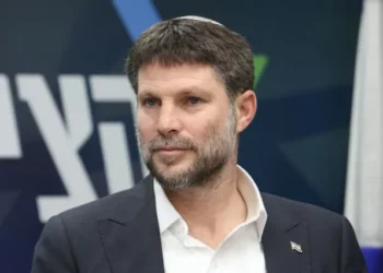 متباهيًا بتجويع الفلسطينيين.. وزير المالية الإسرائيلي: لن يدخل غزة حبة قمح واحدة وسنُغير الواقع في الشرق الأوسط