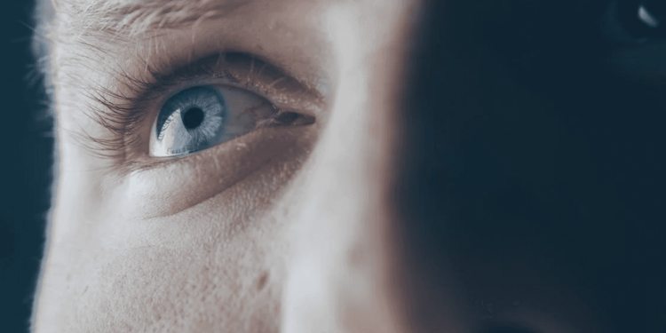 تحذير.. 4 علامات مبكرة للخرف تظهر في العيون