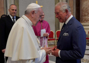 لقاء “على انفراد” بين البابا فرنسيس وملك بريطانيا