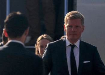 المبعوث الأممي لليمن يلتقي وفد الحوثيين في عُمان