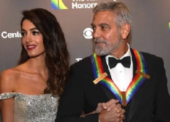 مئات جاءوا إلى أول عرض مسرحي لجورج كلوني.. إلا زوجته