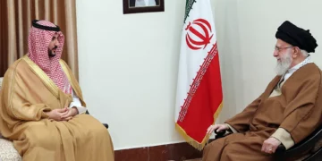 وزير الدفاع السعودي يلتقي خامنئي ويسلمه رسالة من الملك سلمان وسيعقد لقاءات لبحث العلاقات بين البلدين والقضايا ذات الاهتمام المشترك