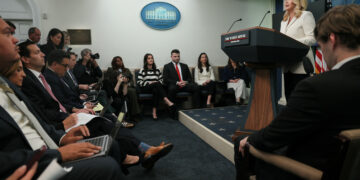 البيت الأبيض: إيران تتجه إلى إبرام اتفاق