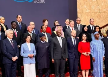 الإمارات تدعو إلى عملية سياسية لتشكيل حكومة مدنية في السودان