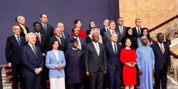 الإمارات تدعو إلى عملية سياسية لتشكيل حكومة مدنية في السودان