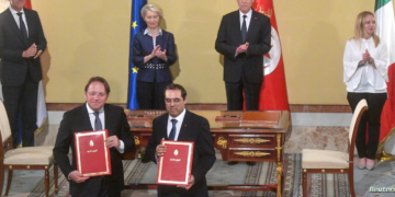 ترحيل قسري للتونسيين من أوروبا.. سعيد ينفي ومنظمات تندد