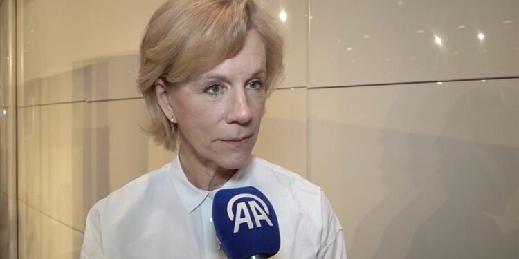 الفنانة البريطانية ستيفنسون: لن أتوقف عن التظاهر لأجل غزة