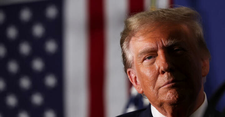 خلافاً للدستور، ترامب يرجّح ترشحه لولاية ثالثة، وأنصاره يقترحون “الخلافة”