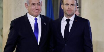 فرنسا في أجرأ رسائلها لنتنياهو: تخلّص من سموتريتش وبن غفير فورًا ثمّ نبحث عن حُلول.. أزمة حقيقية تتفاعل بين أوروبا وإسرائيل وتل أبيب تتّهم ماكرون بـ”ذرف دموع التماسيح” على أطفال غزة