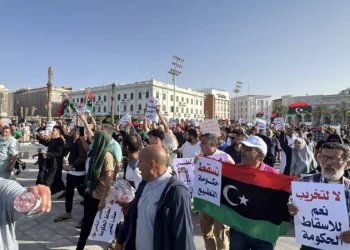 الليبيون يواصلون التظاهر في طرابلس لإقالة الدبيبة وحكومته
