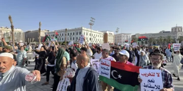 الليبيون يواصلون التظاهر في طرابلس لإقالة الدبيبة وحكومته