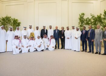 الشيخ محمد بن زايد يستقبل الفائزين في مسابقات “أمير الشعراء” و”شاعر المليون” و”المنكوس” ولجان تحكيمها