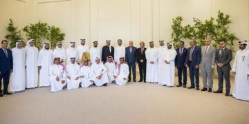 الشيخ محمد بن زايد يستقبل الفائزين في مسابقات “أمير الشعراء” و”شاعر المليون” و”المنكوس” ولجان تحكيمها