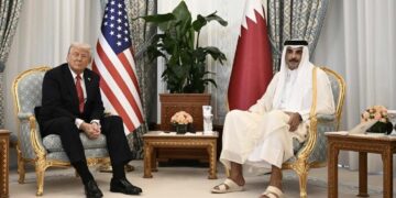 أمير قطر يستقبل ترامب بالديوان الأميري بقطر