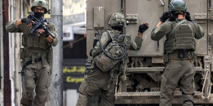 هآرتس: استدعاء مصابين بصدمات نفسية للخدمة زاد حالات الانتحار