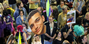 ترامب يقول إن عيدان ألكسندر الذي أفرجت عنه حركة “حماس” هو “آخر أسير أمريكي على قيد الحياة في قطاع غزة