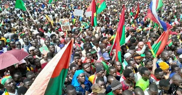 بوركينا فاسو.. مظاهرات داعمة للمجلس العسكري بعد المحاولة الانقلابية الأخيرة