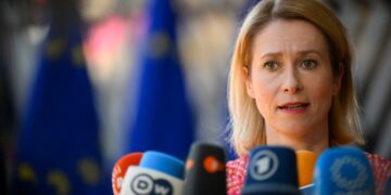 الإتحاد الأوروبي يعلن رفع العقوبات عن سوريا