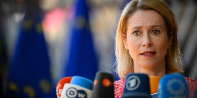 الإتحاد الأوروبي يعلن رفع العقوبات عن سوريا