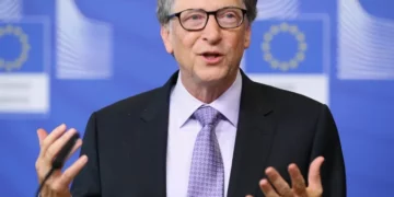 بيل غيتس يُطمئن الموظفين في العالم: 3 مهن ستنجو من الذكاء الاصطناعي