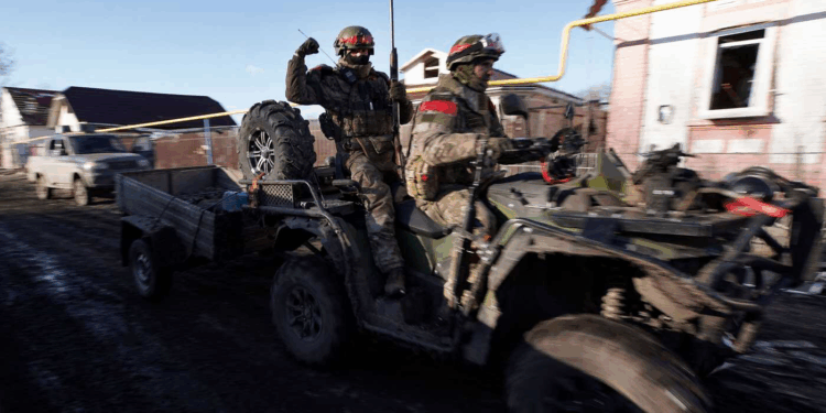 بوتين يعلن إنشاء “منطقة عازلة” على الحدود مع أوكرانيا