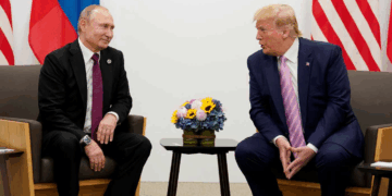 الكرملين يعلّق على وصف ترامب لبوتين بأنه أصيب “بالجنون”